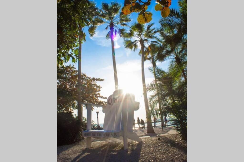 River Delight,Studio109, Beach & Pool Steps Away + Wifi รัสกิน ภายนอก รูปภาพ