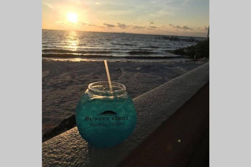 River Delight,Studio109, Beach & Pool Steps Away + Wifi รัสกิน ภายนอก รูปภาพ